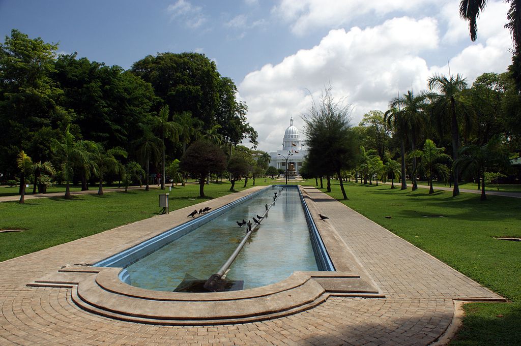 best places to visit in colombo_viharamahadevi park